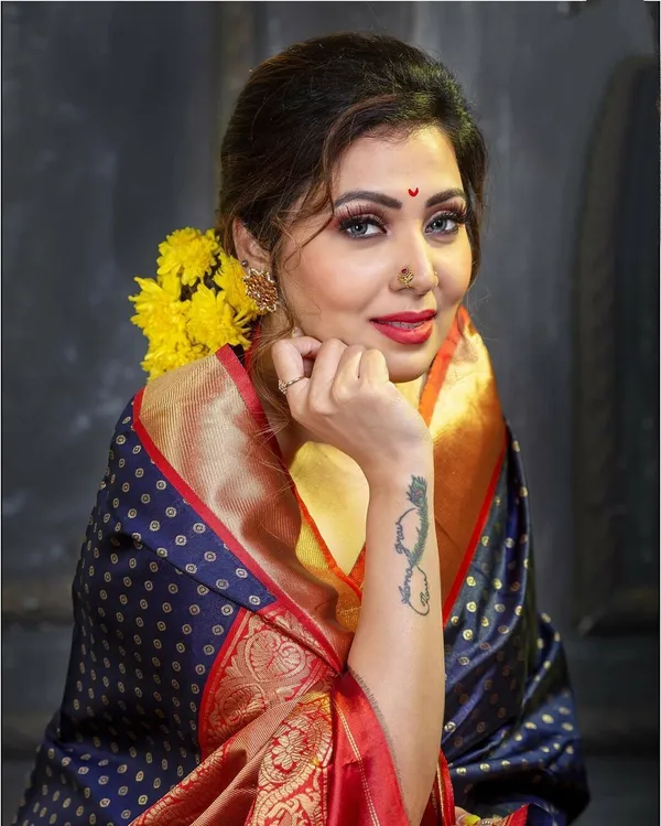 Blue_Embellished_Bollywood_Jacquard_Saree_(Blue)
